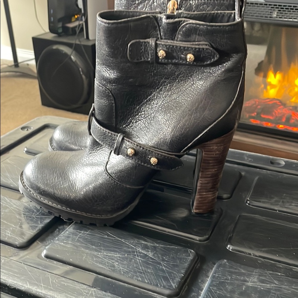 Stylish Black Leather Women's Boots